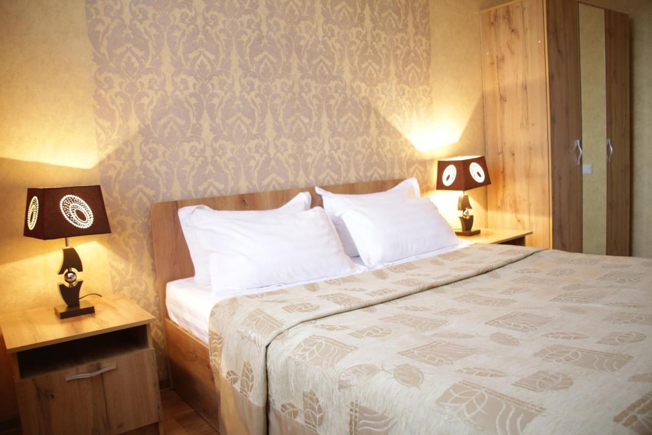 City Hotel Ustʼ-Kamenogorsk Dış mekan fotoğraf